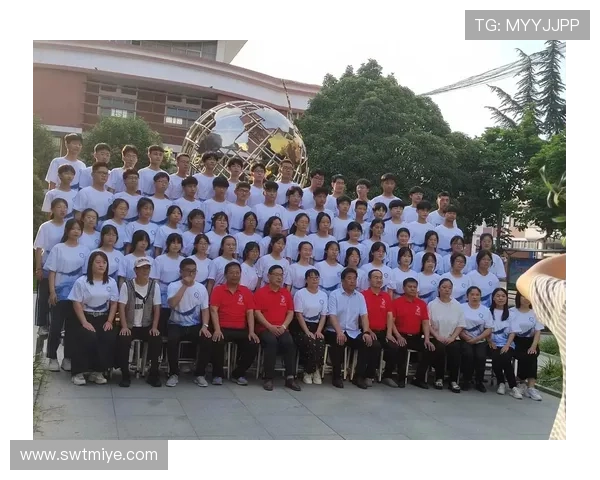 上海海港足球俱乐部暖心送祝福愿奔赴考场的莘莘学子执笔逐梦金榜题名